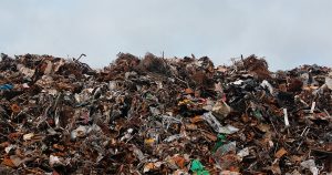 Sistema de monitoramento eletrônico busca corrigir descarte inadequado de lixo nas cidades