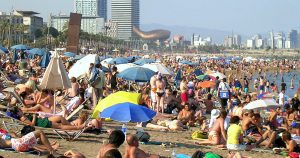 Cidades sofrem com o “overtourism” e turistas enfrentam retaliação de residentes e governos locais