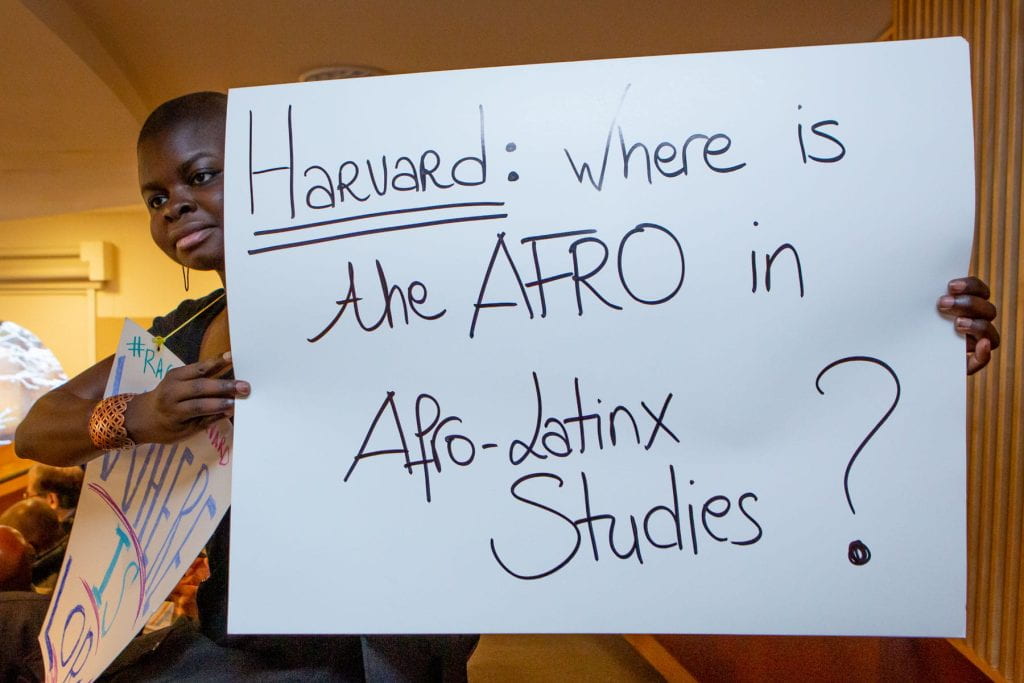 Público questiona processos acadêmicos de Harvard no Encontro de Estudo Afro-latino-americanos em 2019 - Foto: Reprodução/Melissa Blackall via  ALARI/Harvard