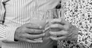 Protocolo aplicado por enfermeiros reduz consumo de álcool em idosos