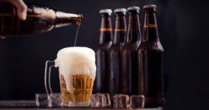 Como o cérebro de quem toma a mesma cerveja reage ao achar que são marcas diferentes?
