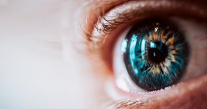 Medicina avança ao realizar primeiro transplante de olho do mundo