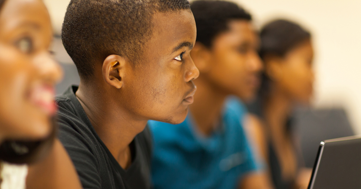Grupo de estudantes universitários afro-americanos na sala de aula - Foto: Divulgação/CAPES/EBC