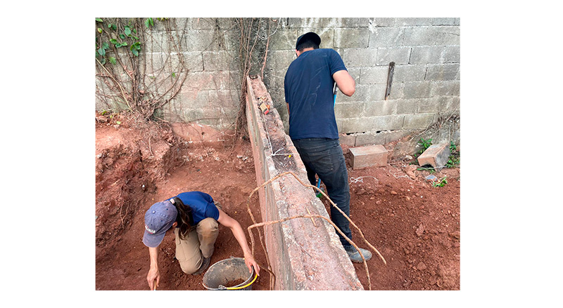 Escavação realizada no solo do sítio arqueológico em 2022 - Foto: Leticia Correa/Zanettini Arqueologia