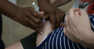 Vacinação de rotina infantil: por que pais e cuidadores hesitam?