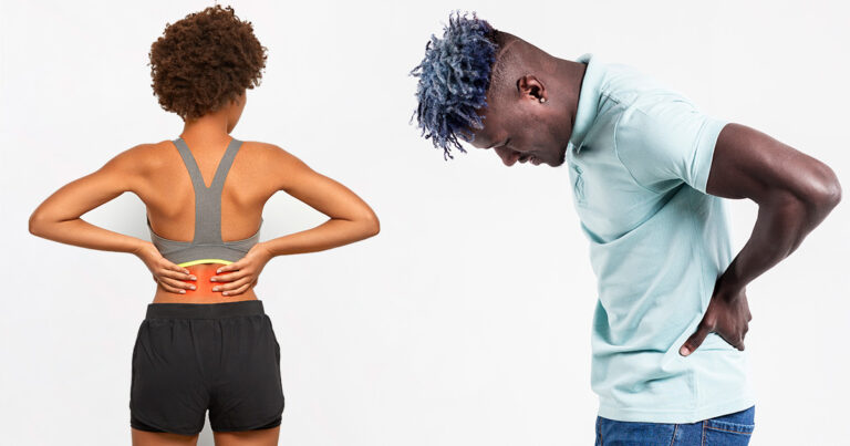 mulher negra de costas e homem negro de perfil com as mãos na região lombar