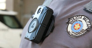 Edital de SP para substituição de câmeras corporais nos policiais militares apresenta retrocessos