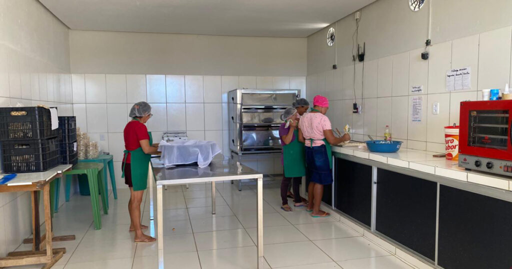 Cozinha da Associação das Produtoras Rurais da Serra do Inácio - Foto: Adriana Cestari