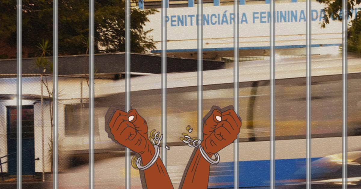 ilustração de mãos negras algemadas sobre fotode penitenciaria feminina