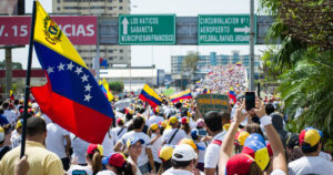 Tensão na Venezuela cresce a cada hora em que atas eleitorais não são divulgadas