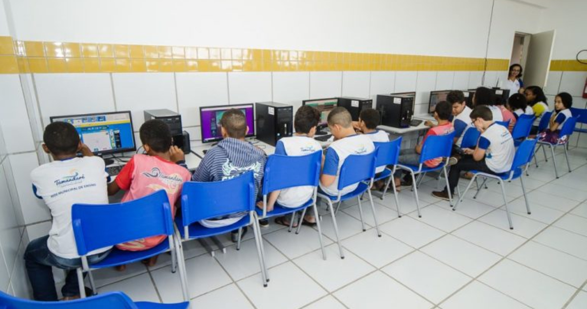 Falta de equipamentos limita uso pedagógico da internet nas escolas públicas brasileiras - Foto: Pedro Menezes/Governo de Pernambuco via Câmara dos Deputados