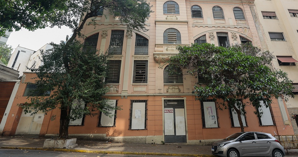 Edifício USP da Rua. Dr. Vila Nova em favor da Defensoria Pública do Estado de São Paulo que ocupará o local em parceria com outras iniciativas da Universidade de São Paulo como: o Centro Observatório das Instituições Brasileiras, Centro Universitário Maria Antônia, Edusp e Fundação Arcadas.