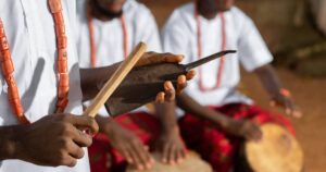 Religiões de matriz africana são os principais alvos de intolerância e racismo no Brasil