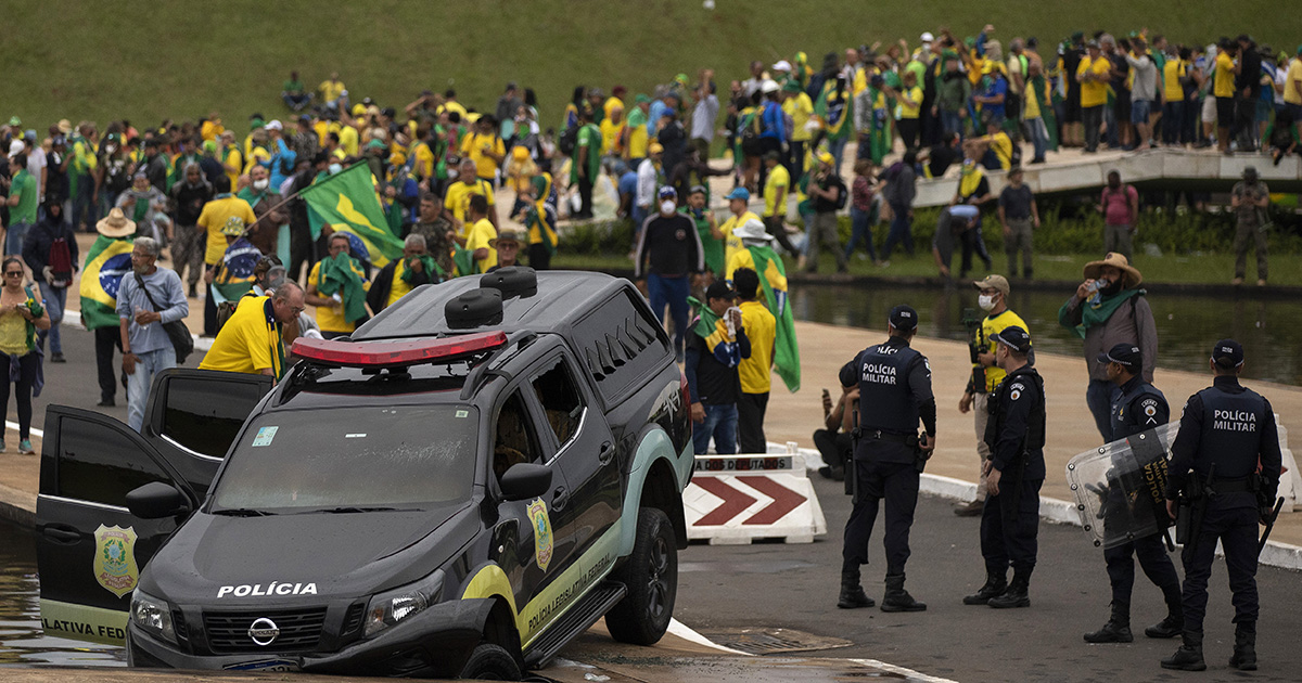 Manifestantes de extrema-direita tomaram a Praça dos Três Poderes, em Brasília, no dia 8 de janeiro de 2023