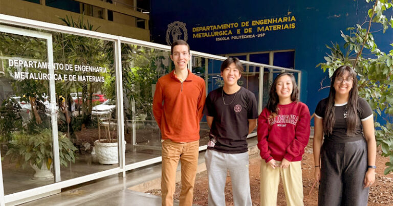 Quatro estudantes da Escola Politécnica da USP