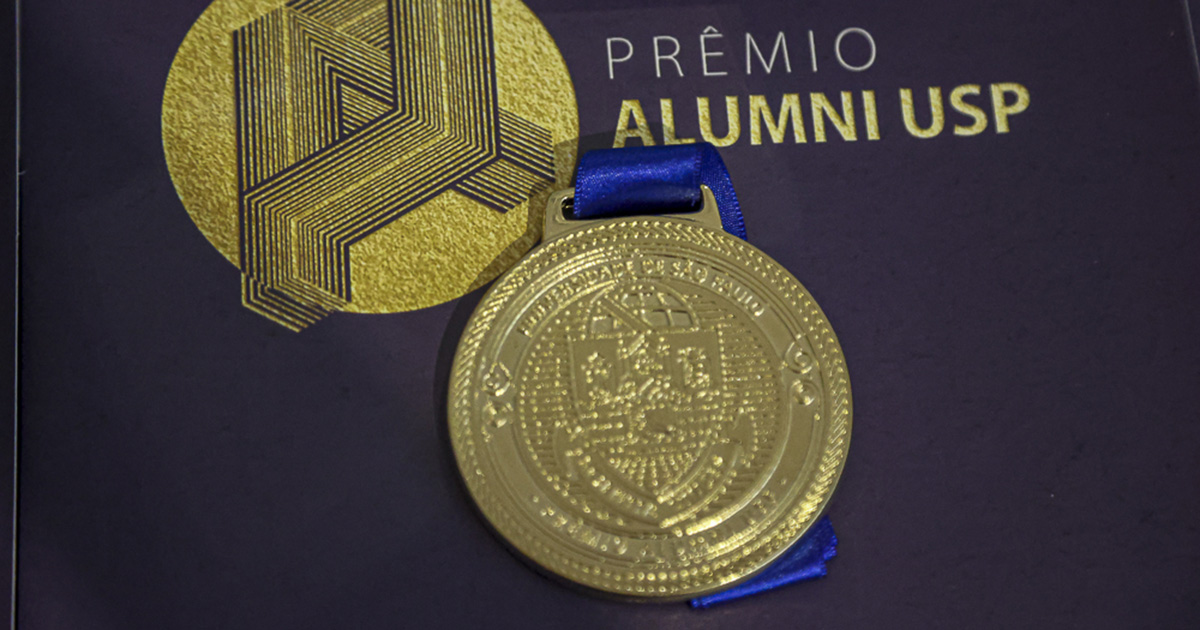 Medalha do Prêmio Alumni USP - Foto: Cecília Bastos/USP Imagens