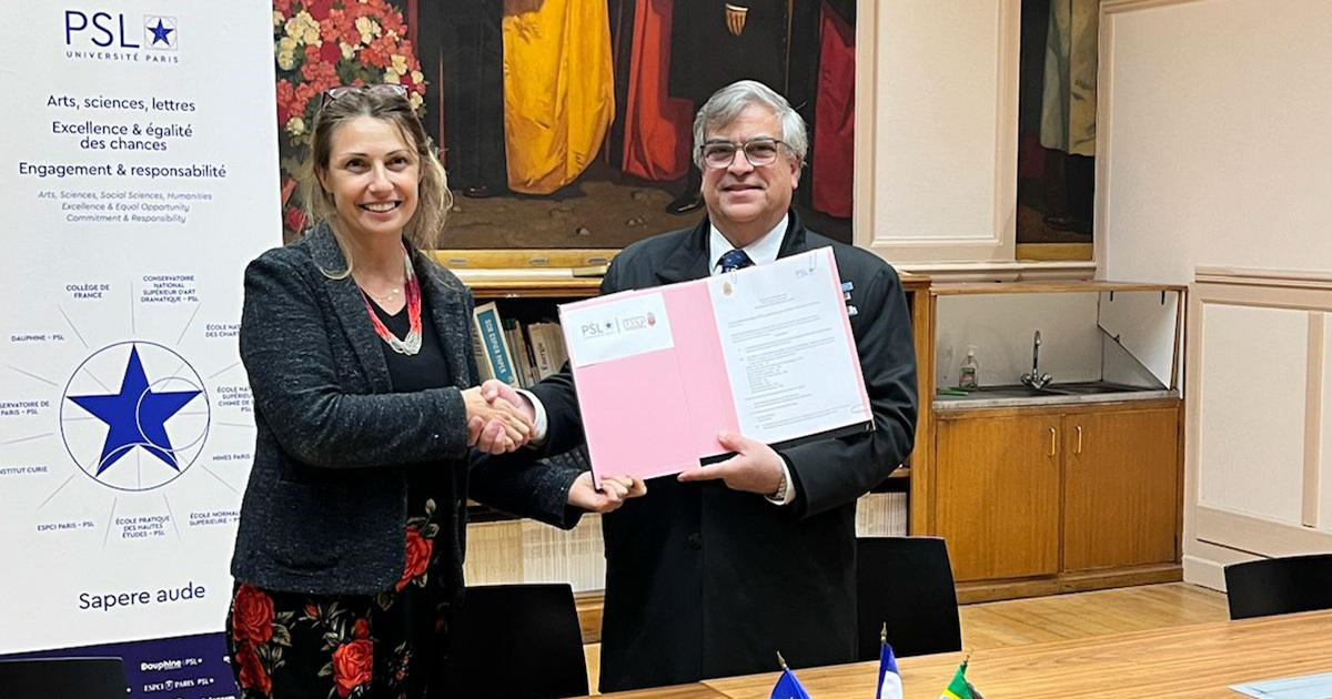 O reitor Carlos Gilberto Carlotti Junior após a assinatura do convênio com a Université Paris Sciences et Lettres (PSL)- Foto: Divulgação