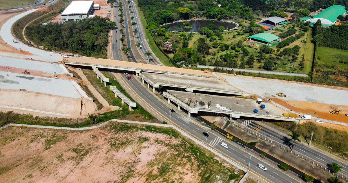 Imagem aérea do trecho norte do Rodoanel, ainda incompleto