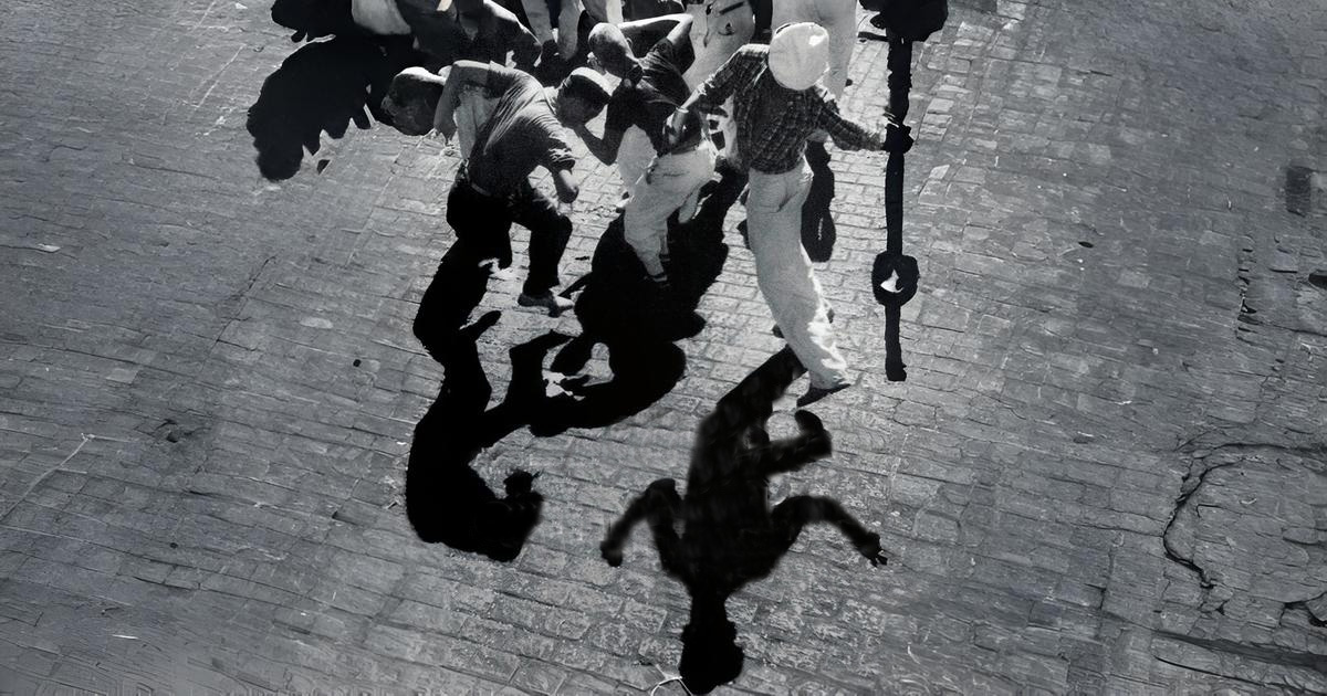 Capa de livro com a foto de homens dançando.