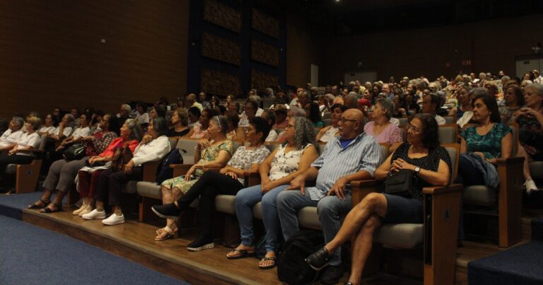 Público convidado acompanha comentários sobre o repertório no Camargo Guarnieri - Foto: Kelly Layher