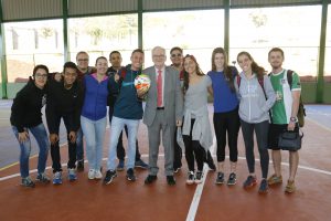 Educação Física de Ribeirão Preto inaugura quadra poliesportiva