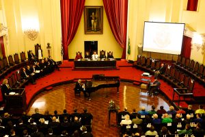 Conselho Universitário homenageia a Faculdade de Direito