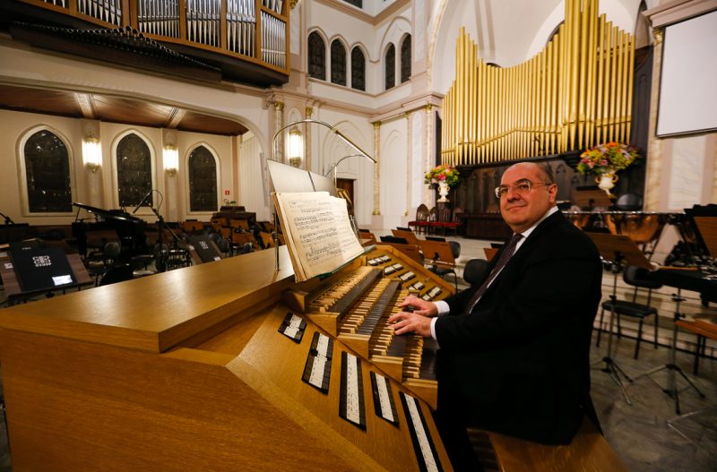 José Luís de Aquino (solista) durante o Concerto de Inauguração do órgão  - Foto: Cecília Bastos/USP Imagens