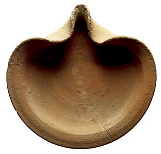 Lamparina de cerâmica do século 6 a.C., oriunda de Selinonte | Foto: Wagner Souza e Silva