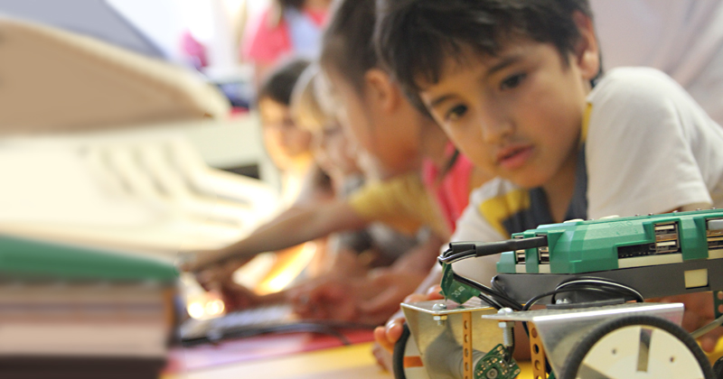 Ação, diversão e aprendizado andam juntos nas aulas de robótica